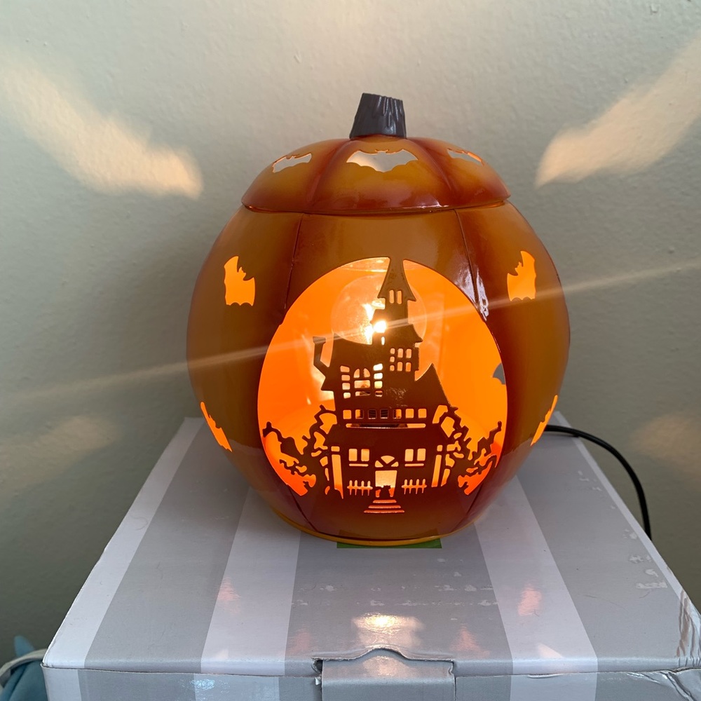 Paranormal Pumpkin-Scentsy wax warmer